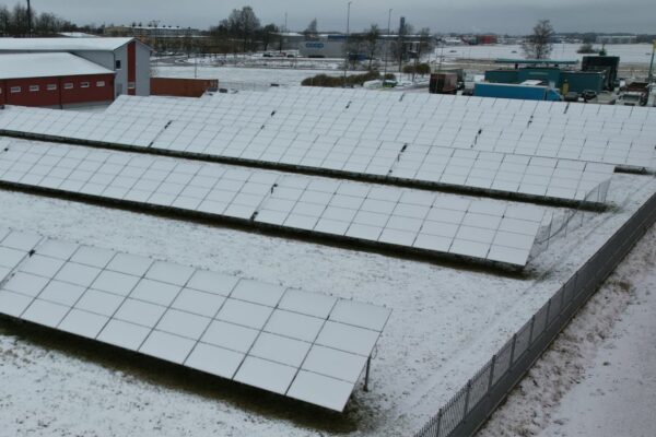 Päikseenergia tootmine tootmisele.