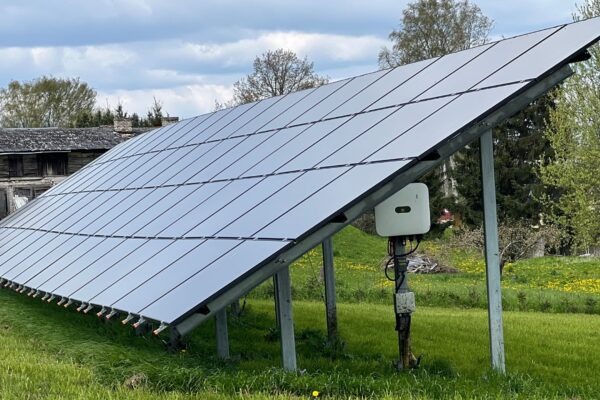 Päikesepargi inverter Põlvamaal.